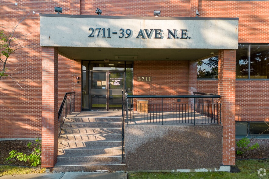 2711 39th Ave NE, Calgary, AB for lease - Building Photo - Image 2 of 6