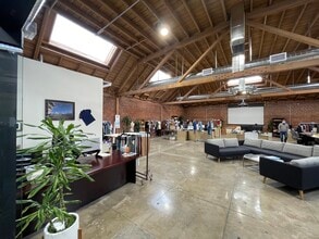 126 W 39th St, Los Angeles, CA for lease Interior Photo- Image 2 of 6