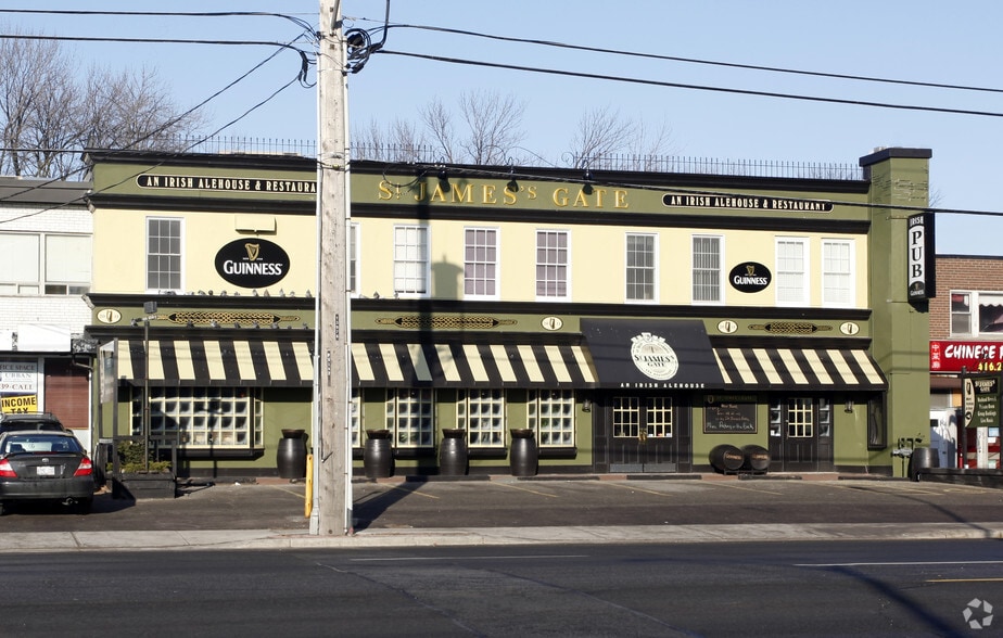 5140 - 5146 Dundas St W, Etobicoke portfolio of 3 properties for sale on LoopNet.ca - Primary Photo - Image 2 of 3