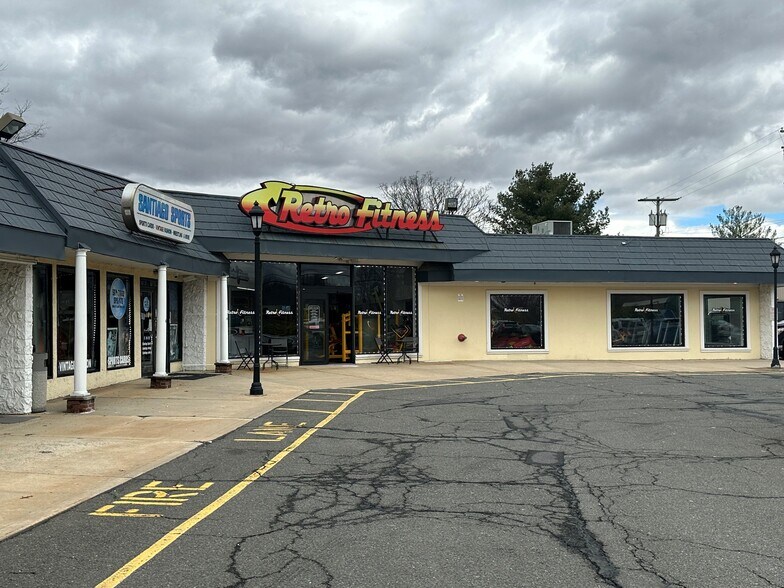419 Route 34 S, Matawan, NJ à louer - Photo du bâtiment - Image 3 de 10