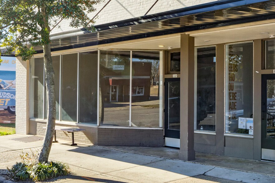 145-147 N Steele St, Sanford, NC à louer - Photo du bâtiment - Image 2 de 29