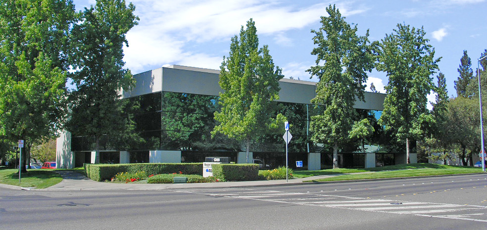 1355 N Dutton Ave, Santa Rosa, CA for lease - Building Photo - Image 1 of 3