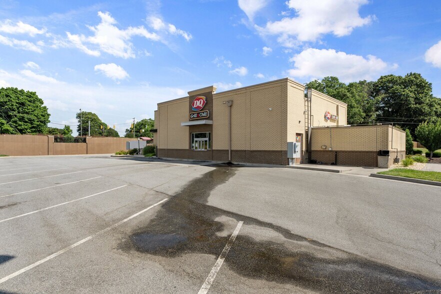 1458 Jag Branch Blvd, Kernersville, NC à vendre - Photo du bâtiment - Image 2 de 3