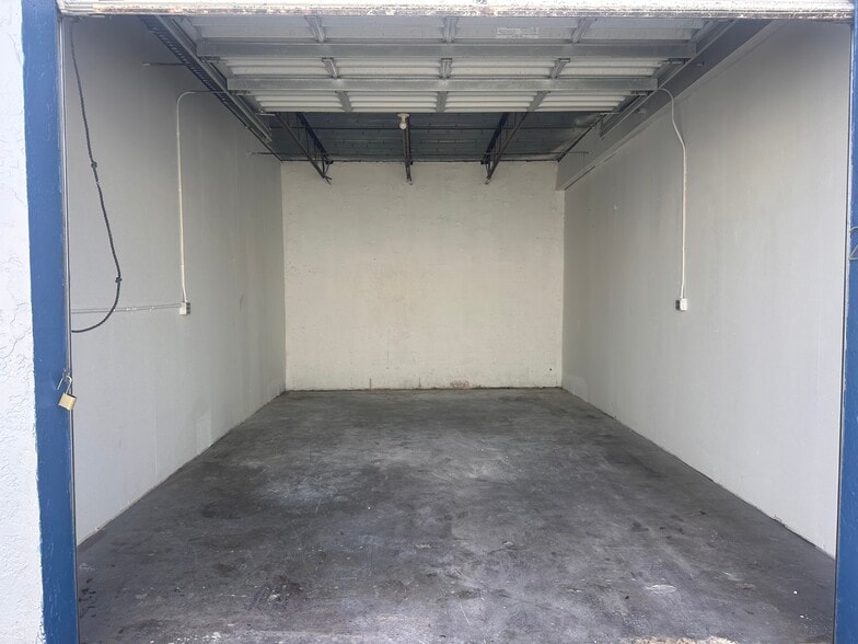 5614 NW 8th St, Margate, FL for lease - Building Photo - Image 3 of 5