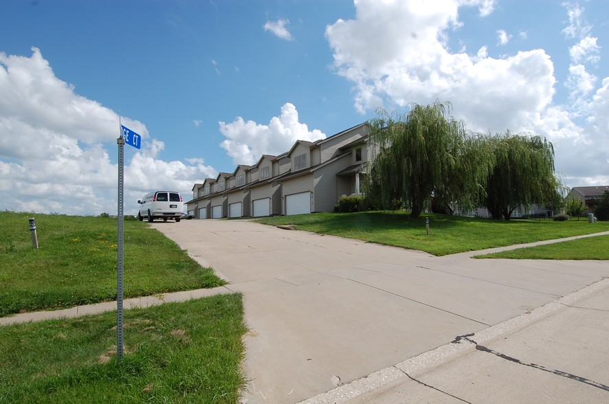 1601 Ponds Edge Court, North Liberty, IA à vendre - Photo du bâtiment - Image 1 de 1