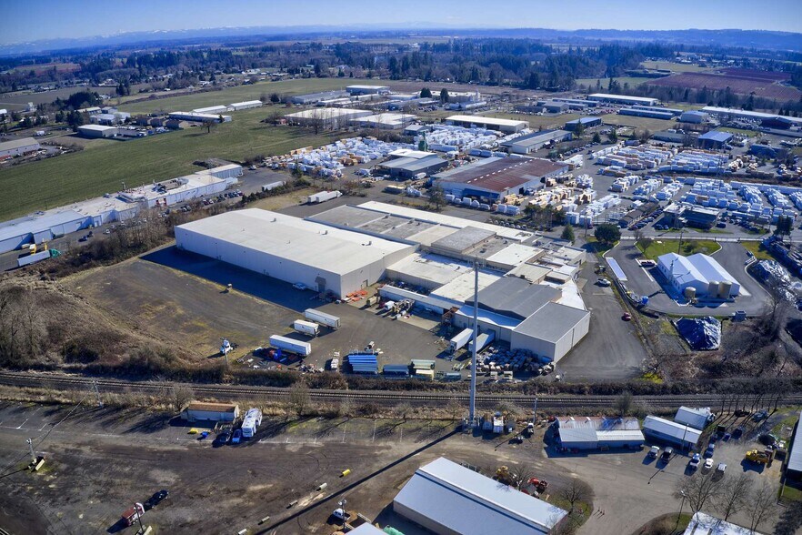 2803 NE Orchard Ave, McMinnville, OR à vendre - Photo du bâtiment - Image 3 de 6