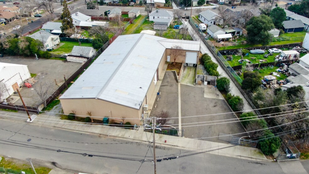 2649 Favretto Ave, Redding, CA à louer - Photo du bâtiment - Image 2 de 7