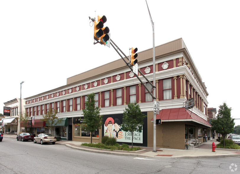 101-111 E Market St, Nappanee, IN for sale - Primary Photo - Image 1 of 1