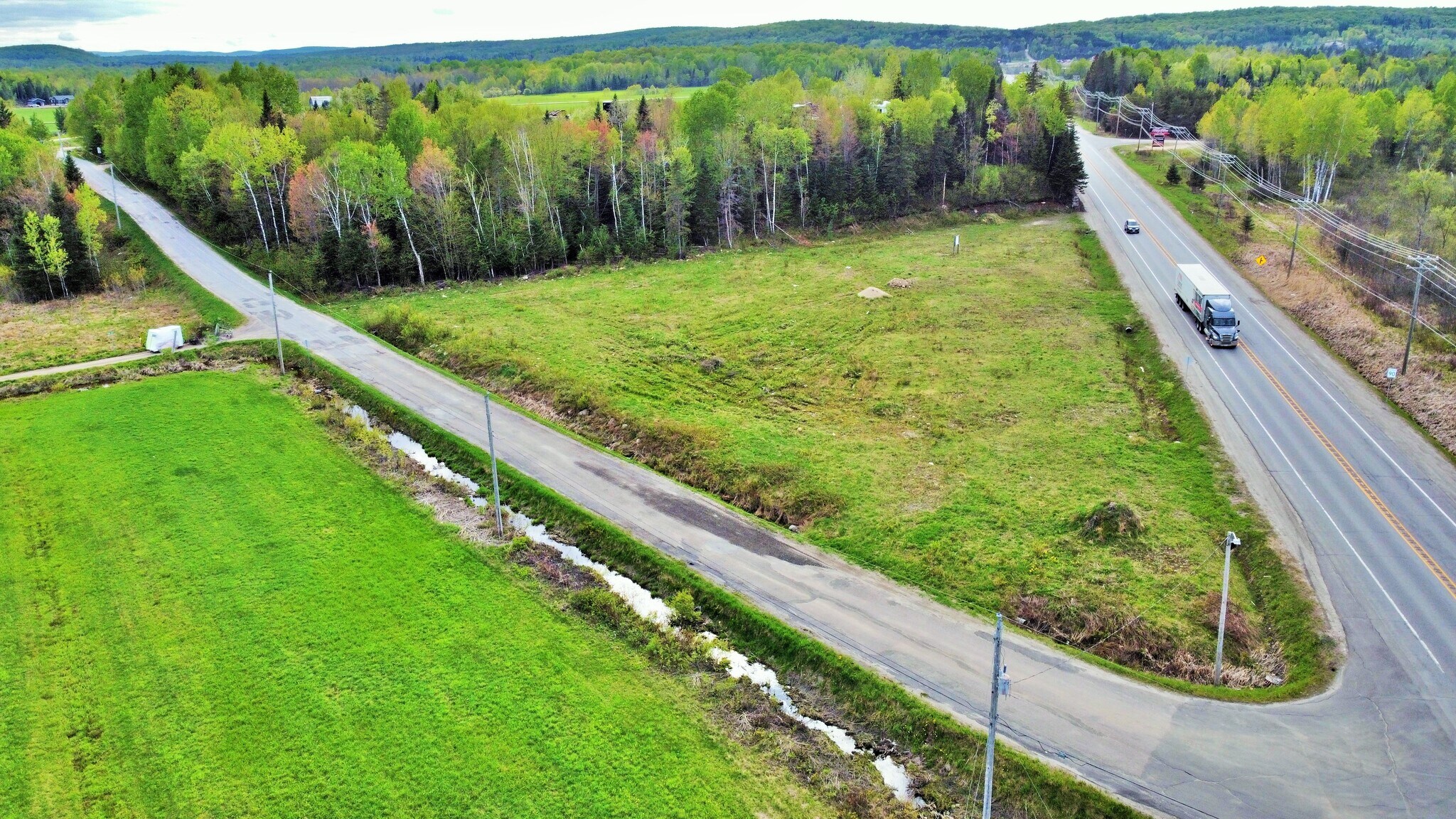 Boul Saint-François, Lac-des-ecorces, QC for sale Primary Photo- Image 1 of 1