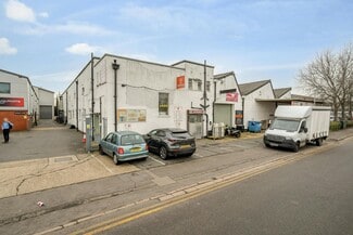 Plus de détails pour 10 Greycaine Rd, Watford - Industriel à louer