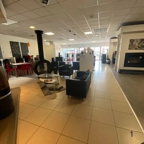 Commerce de détail dans Saint-Bonnet-de-Mure à louer - Photo intérieure - Image 2 de 3