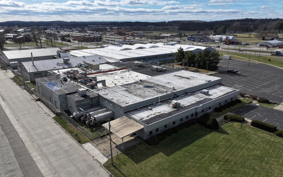 111 Day Dr, Three Rivers, MI for lease - Building Photo - Image 1 of 18