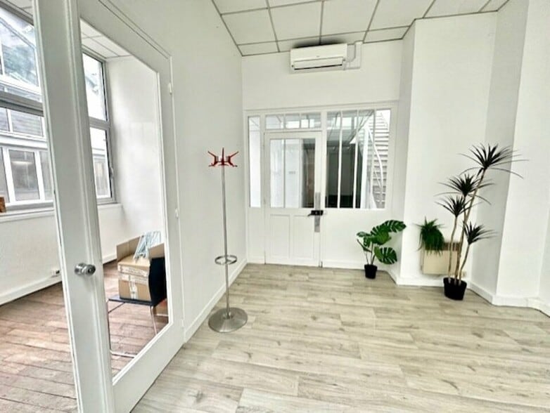 Office in Paris for lease - Interior Photo - Image 2 of 7