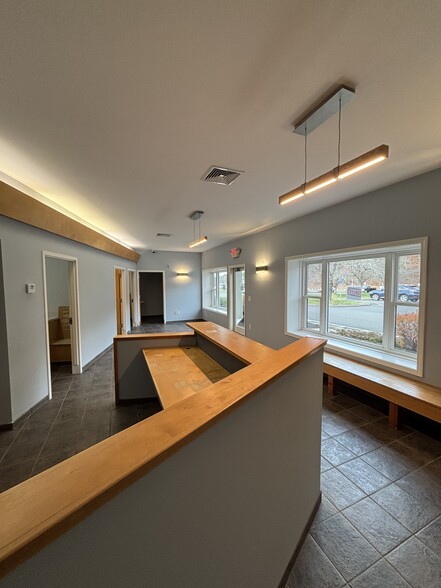 9 Avonwood Rd, Avon, CT for lease - Lobby - Image 2 of 15