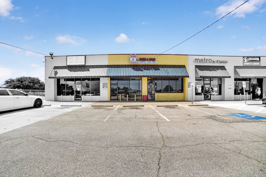 4018-4026 W Camp Wisdom Rd, Dallas, TX for lease - Building Photo - Image 3 of 35