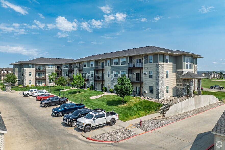 2829 27th St W, Williston, ND à vendre - Photo principale - Image 1 de 28