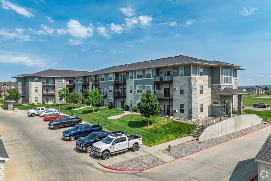 2829 27th St W, Williston, ND for sale - Primary Photo - Image 1 of 28