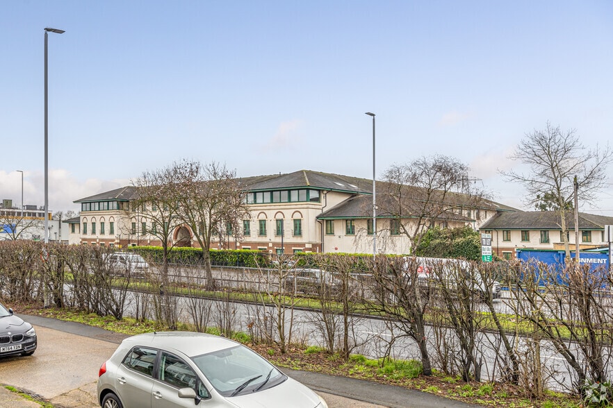 15 Southend Rd, Woodford Green for lease - Building Photo - Image 2 of 2