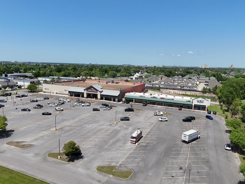 2740-2750 Country Club Rd, Lake Charles, LA for lease - Building Photo - Image 1 of 2