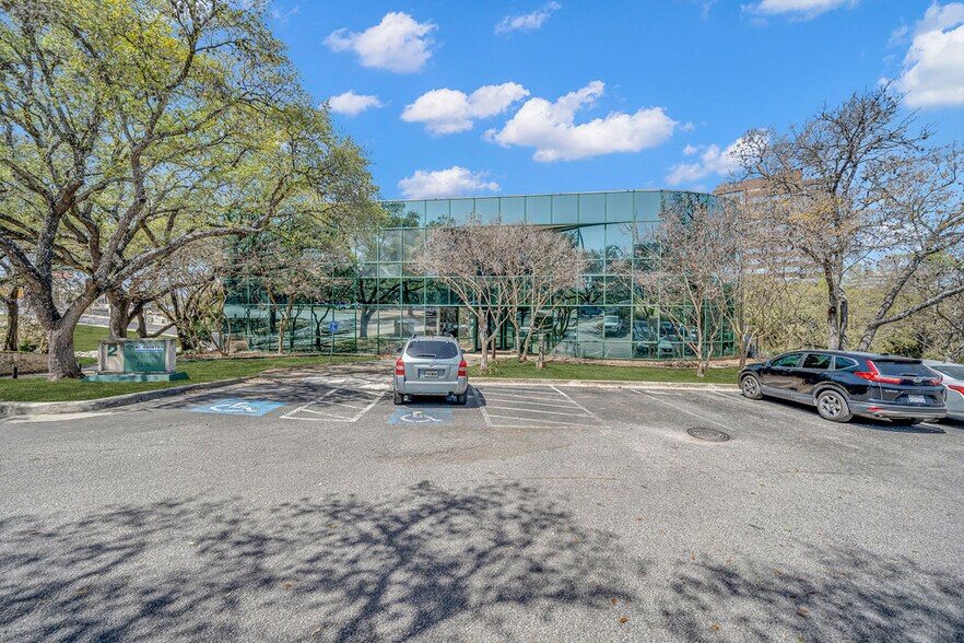 4242 Medical Dr, San Antonio, TX à vendre - Photo du bâtiment - Image 2 de 23