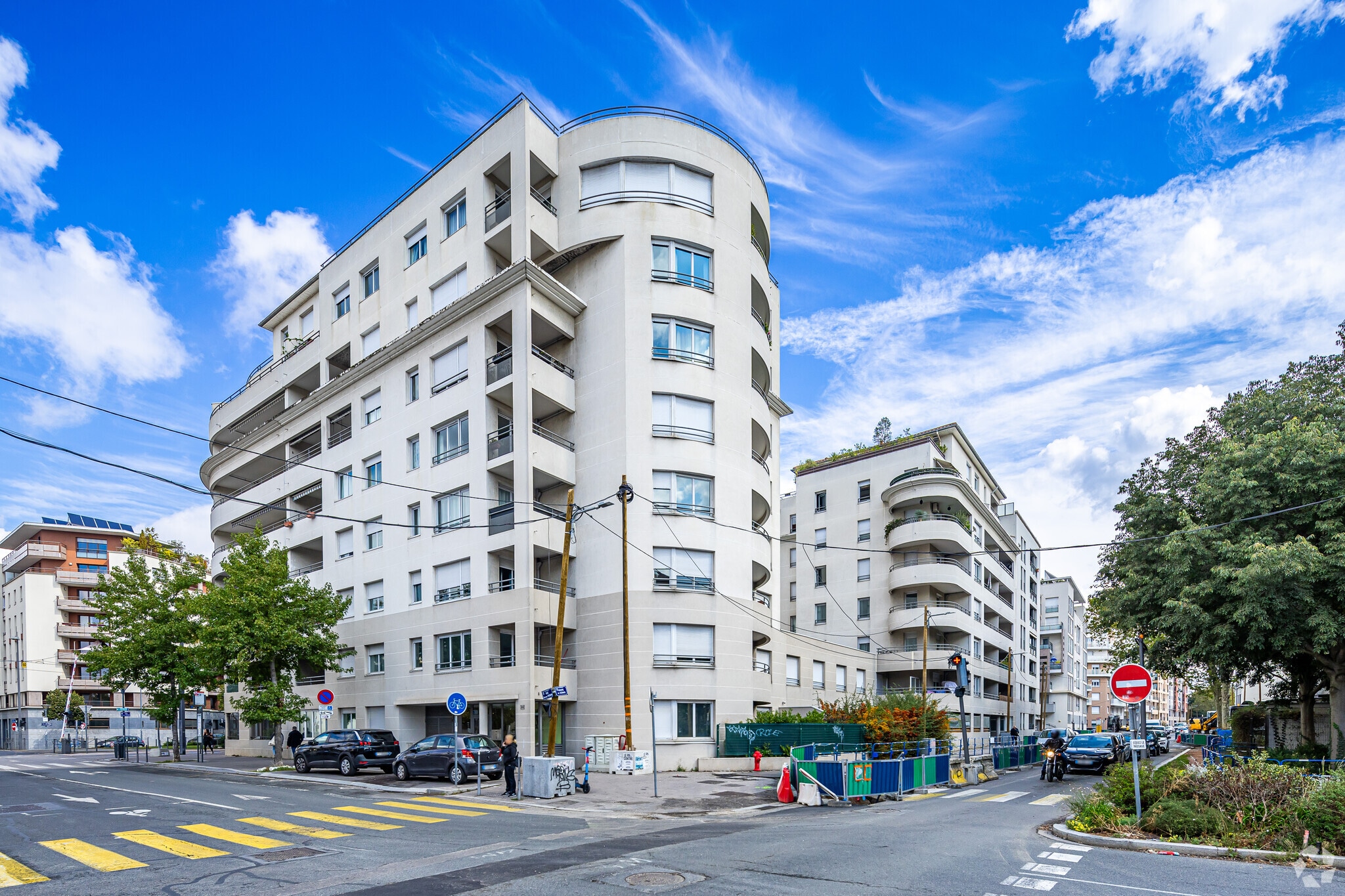 Route De Genas, Villeurbanne for lease Primary Photo- Image 1 of 3