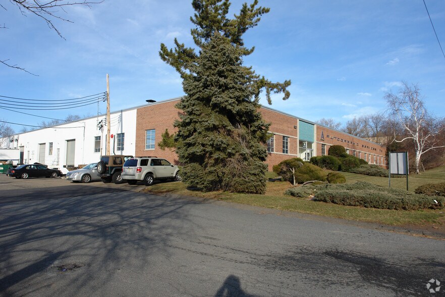 31 Industrial Ave, Mahwah, NJ à louer - Photo du bâtiment - Image 2 de 4