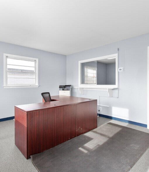 696 Warrenton Rd, Fredericksburg, VA for sale - Interior Photo - Image 3 of 6
