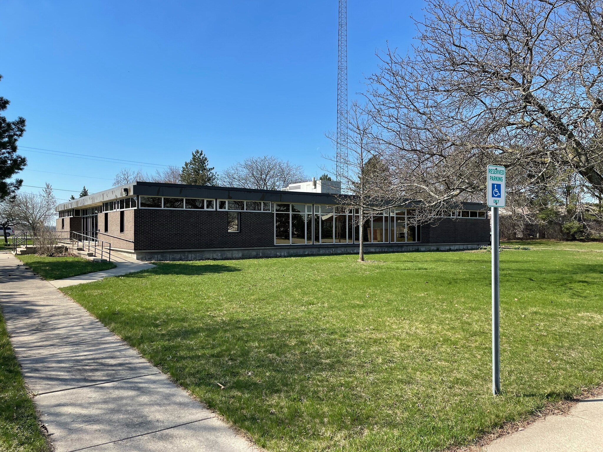 55 E Morley Dr, Saginaw, MI à vendre Photo du bâtiment- Image 1 de 3