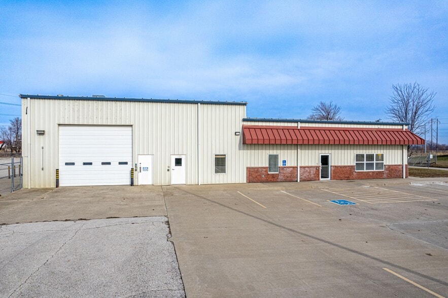 1815 Commerce Dr, Marshall, MO for sale - Building Photo - Image 3 of 48