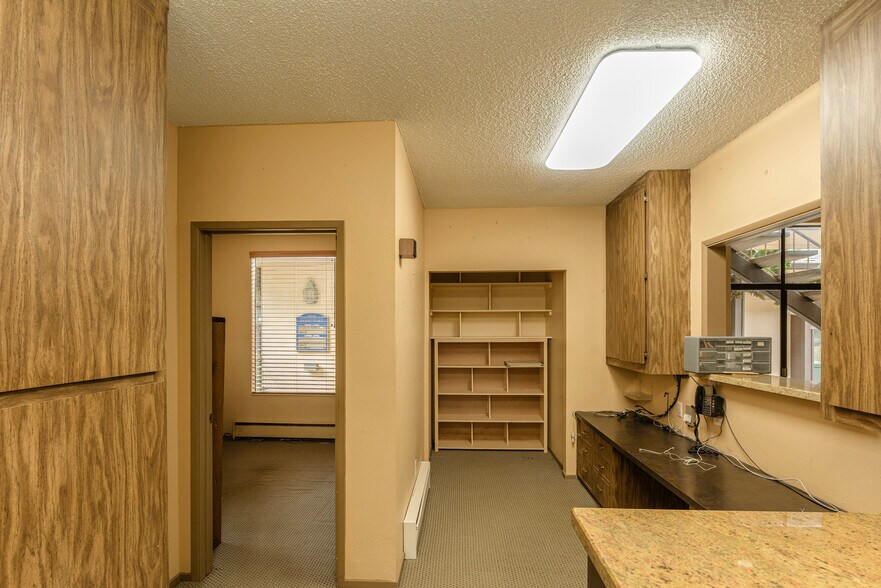 26535 Carmel Rancho Blvd, Carmel, CA à louer - Photo du bâtiment - Image 3 de 28