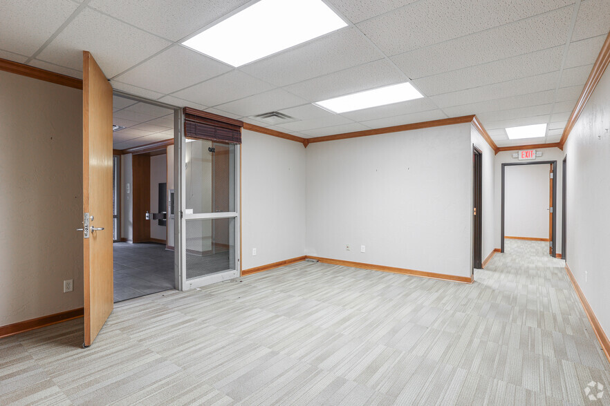 3000 S Berry Rd, Norman, OK for lease - Interior Photo - Image 3 of 20