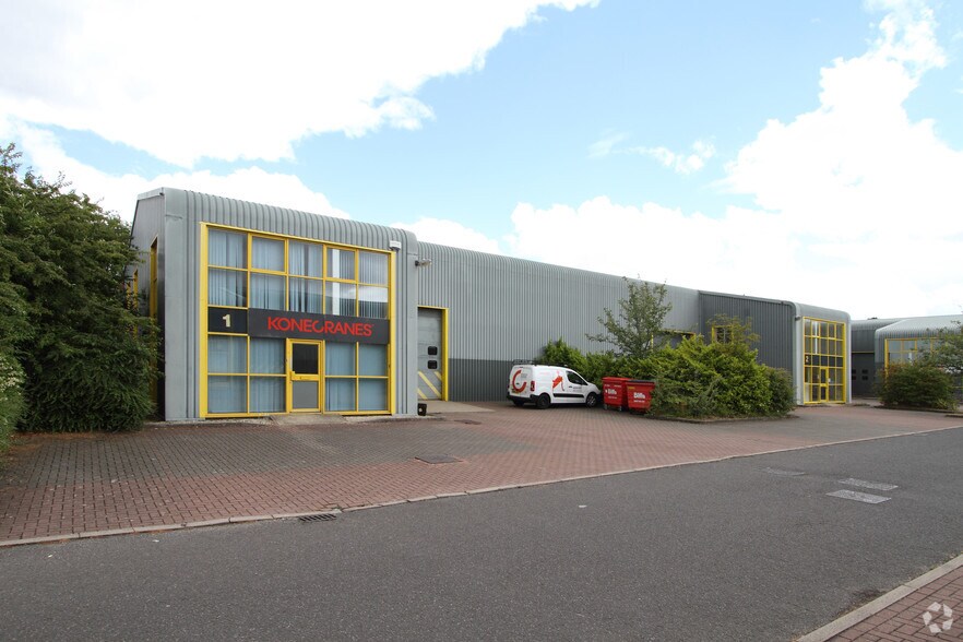 South Way, Andover à louer - Photo principale - Image 1 de 4