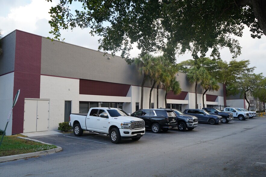 4100 N Powerline Rd, Pompano Beach, FL à louer - Photo du bâtiment - Image 3 de 9