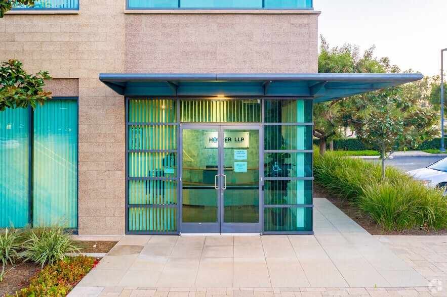 9960-9970 Research Dr, Irvine, CA à vendre - Photo du bâtiment - Image 3 de 7