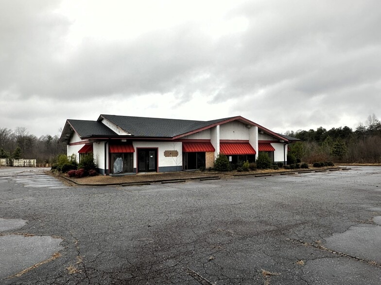3352 15th Avenue Blvd SE, Conover, NC à vendre - Photo du bâtiment - Image 3 de 28