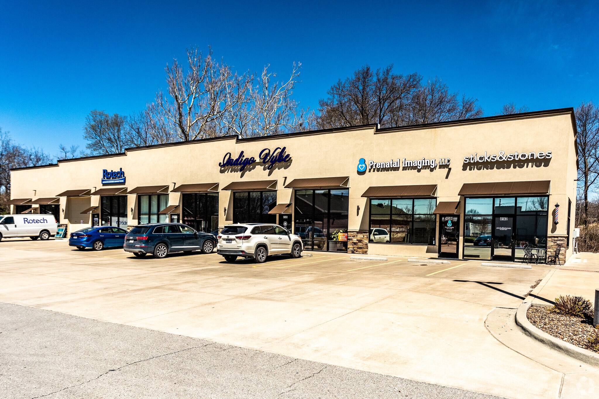 4140-4160 NW Barry Rd, Kansas City, MO for lease Primary Photo- Image 1 of 6
