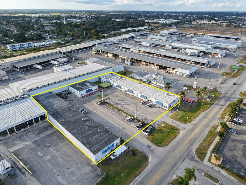 210 N Krome Ave, Florida City, FL à vendre - Photo du bâtiment - Image 2 de 9