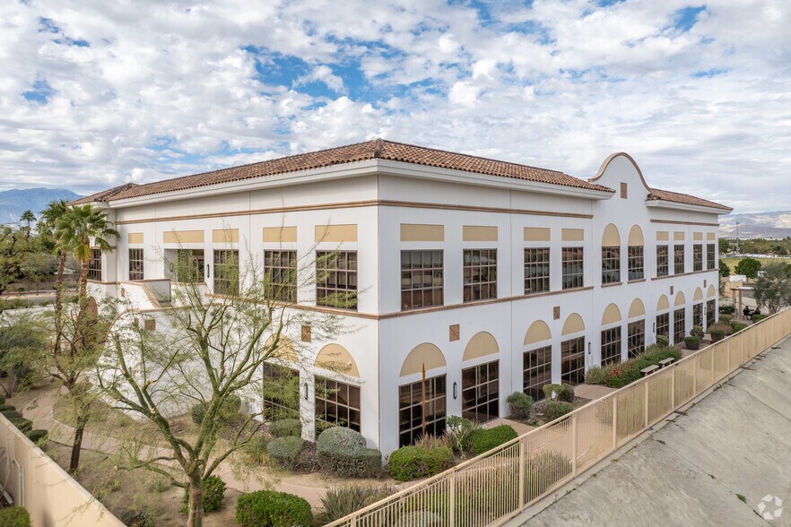 43576 Washington St, La Quinta, CA à louer - Photo du bâtiment - Image 3 de 4