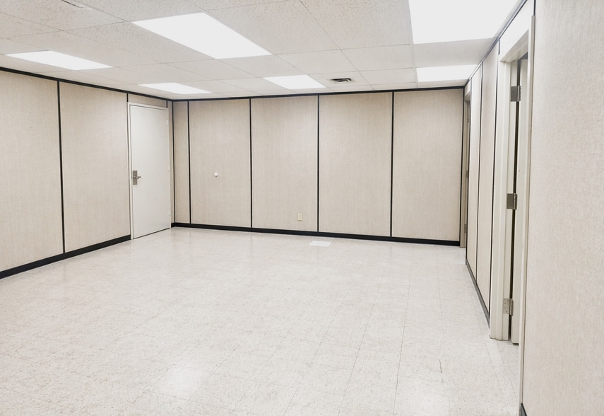 14 Bayswater Av, Ottawa, ON for lease - Building Photo - Image 3 of 5