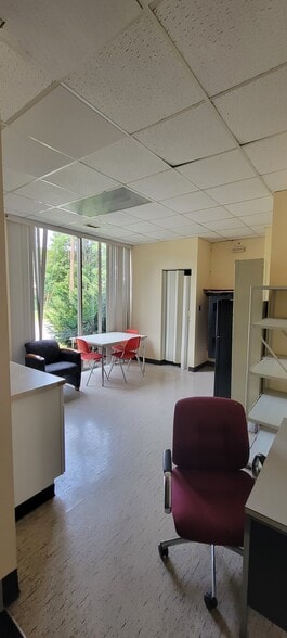 1609 Main St, Pleasant Valley, NY for lease - Interior Photo - Image 2 of 4