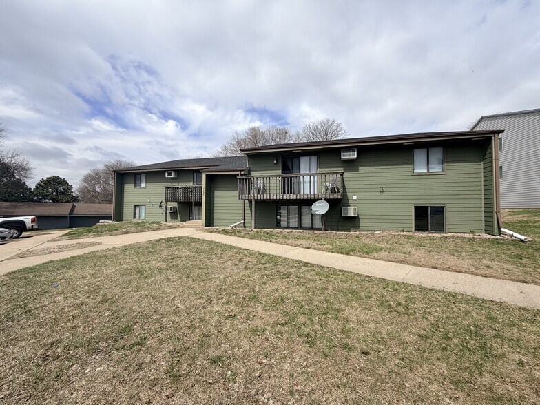 4304 E 26th St, Sioux Falls, SD à vendre - Photo du bâtiment - Image 2 de 8