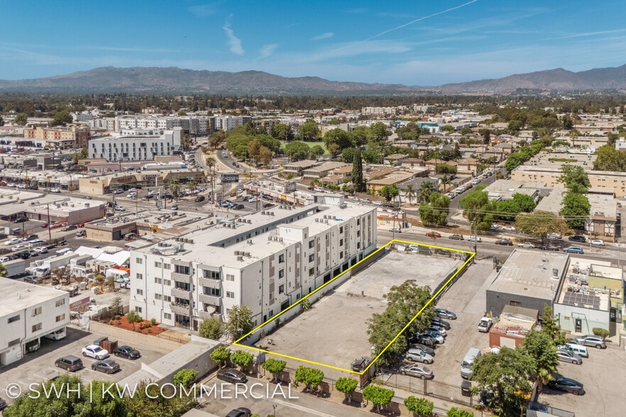 15226 Parthenia St, North Hills, CA for sale - Building Photo - Image 3 of 8