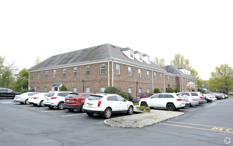 167 Avenue at the Commons, Shrewsbury, NJ for lease - Building Photo - Image 2 of 2