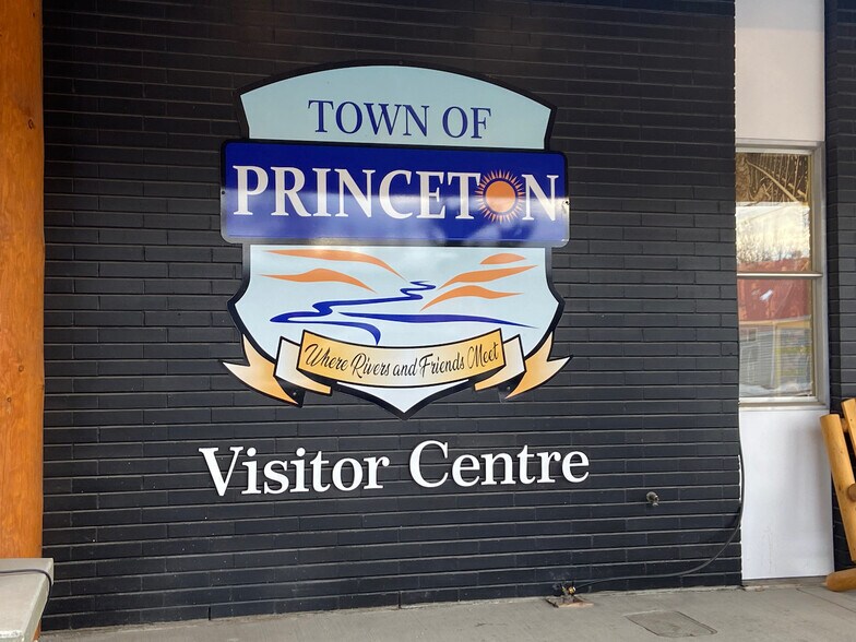 219 Vermilion Av, Princeton, BC à vendre - Photo du bâtiment - Image 3 de 21