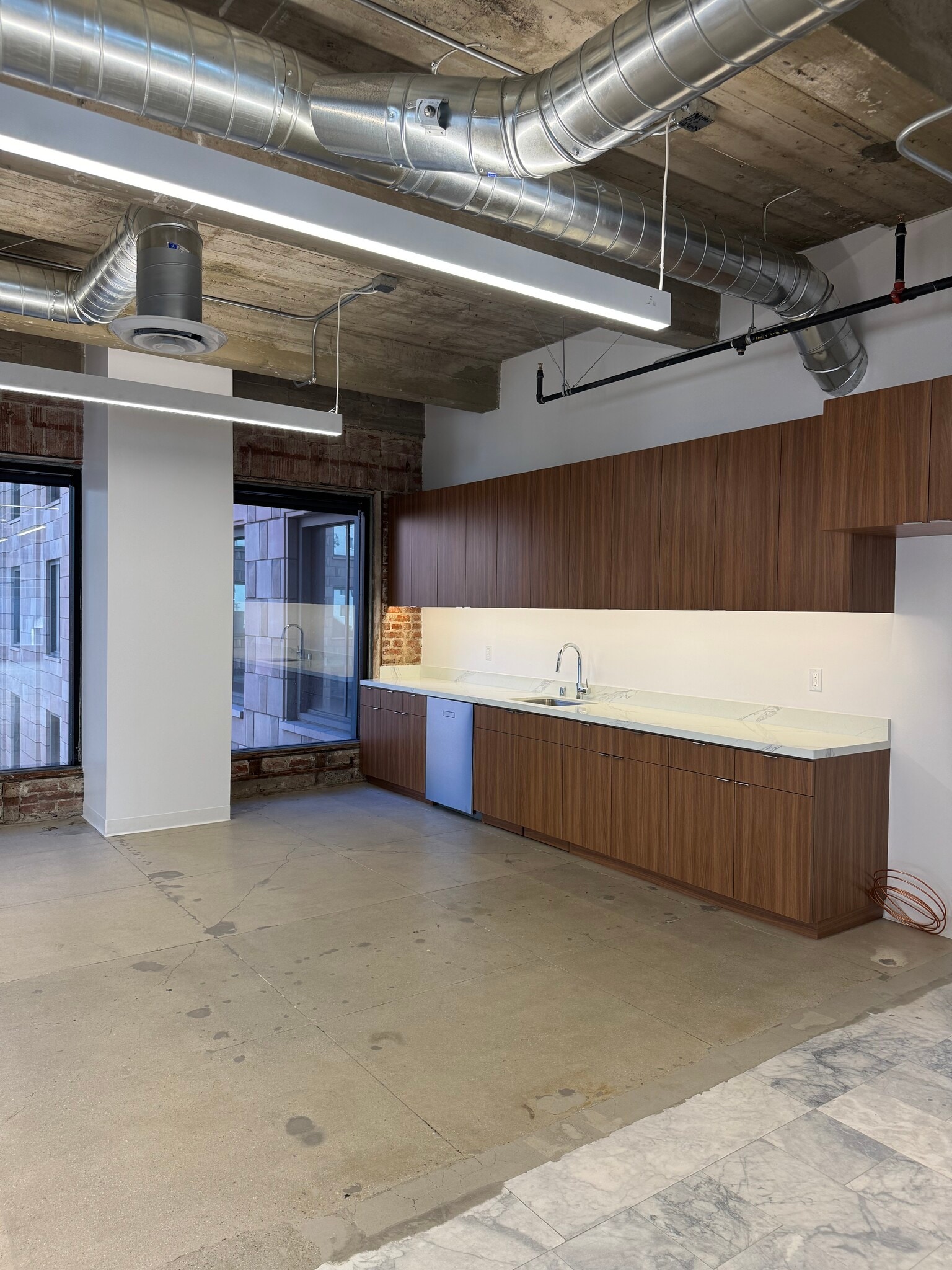 523 W 6th St, Los Angeles, CA for lease Interior Photo- Image 1 of 4