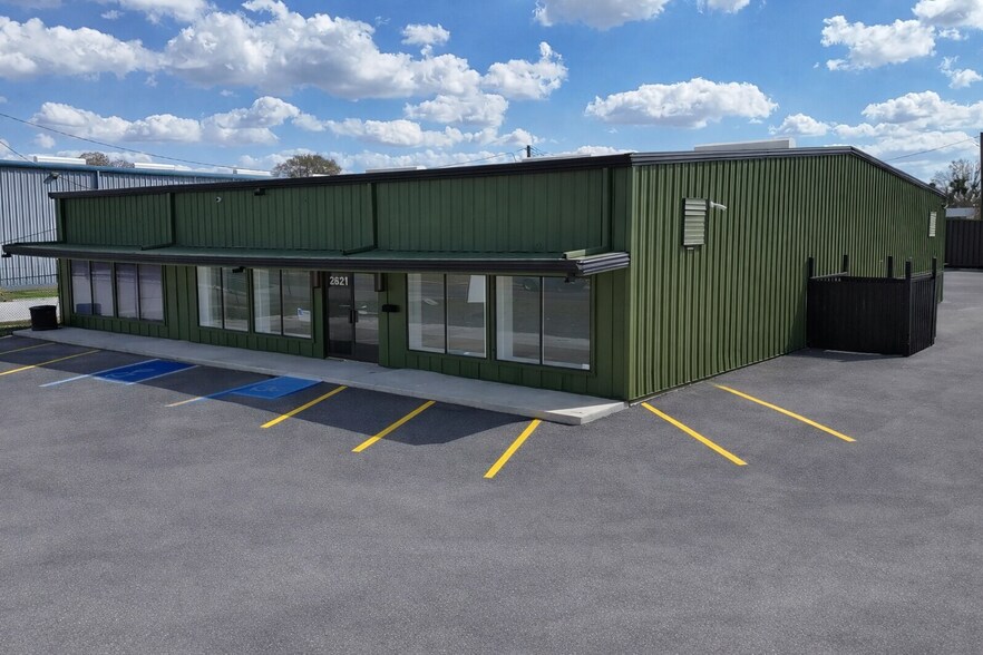 2621 Skyview Dr, Lakeland, FL à louer - Photo du bâtiment - Image 3 de 10