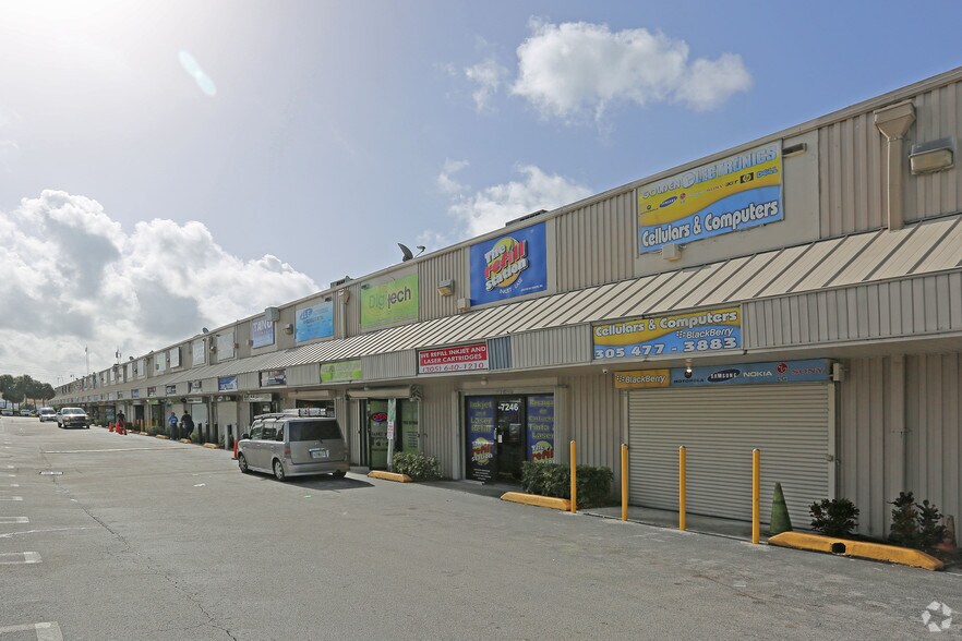 7200-7256 NW 31st St, Miami, FL à louer - Photo du bâtiment - Image 1 de 5