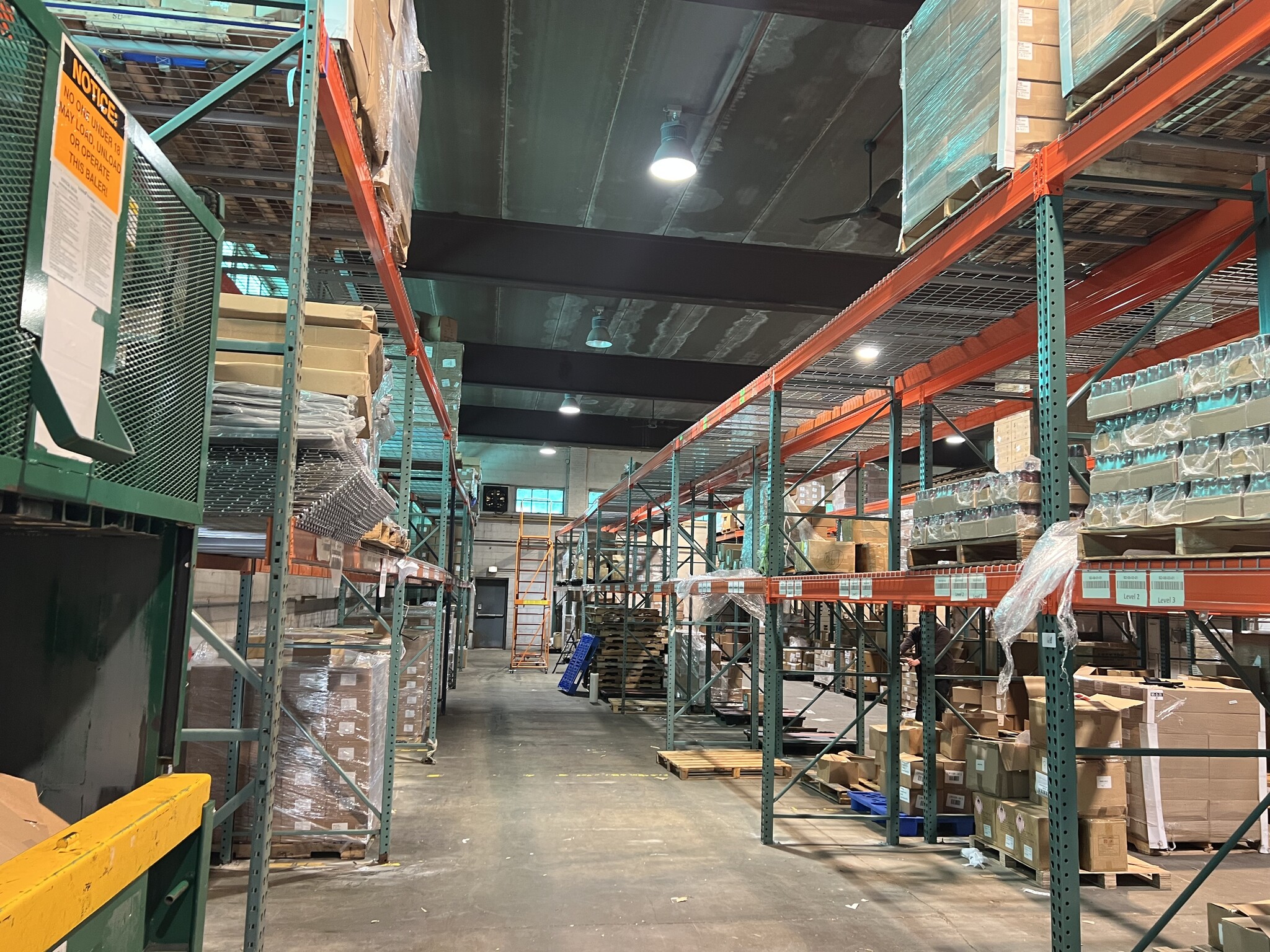 6501 N Avondale Ave, Chicago, IL for lease Interior Photo- Image 1 of 17