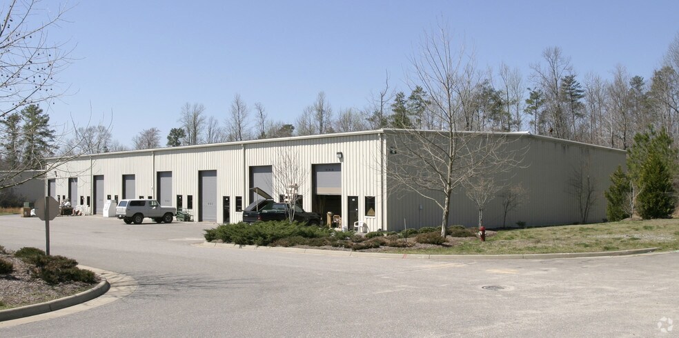 8105 Richmond Rd, Toano, VA à louer - Photo du bâtiment - Image 2 de 12