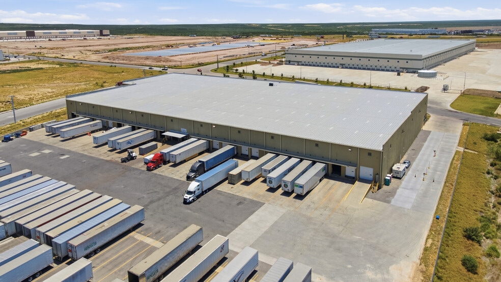 14206 Mercury Dr, Laredo, TX for lease - Building Photo - Image 3 of 17